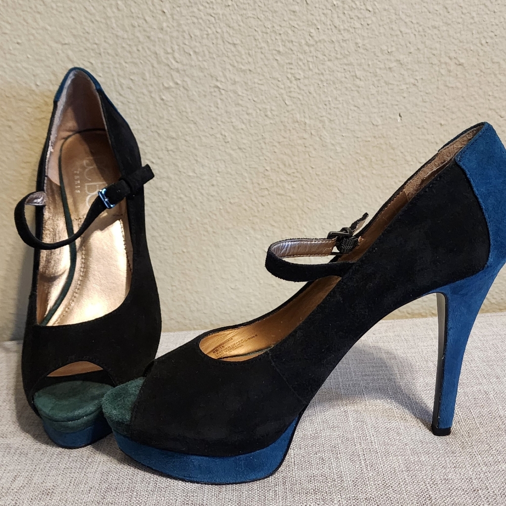 BCBG Paris color block pump